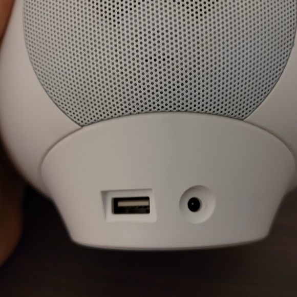 Natural sunrise alarm clock/light/Bluetooth speaker. - Picture 3 of 3